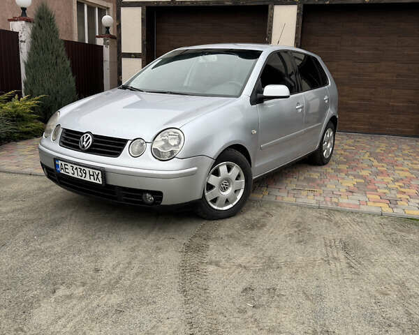 Серый Фольксваген Поло, объемом двигателя 1.39 л и пробегом 205 тыс. км за 3300 $, фото 1 на Automoto.ua