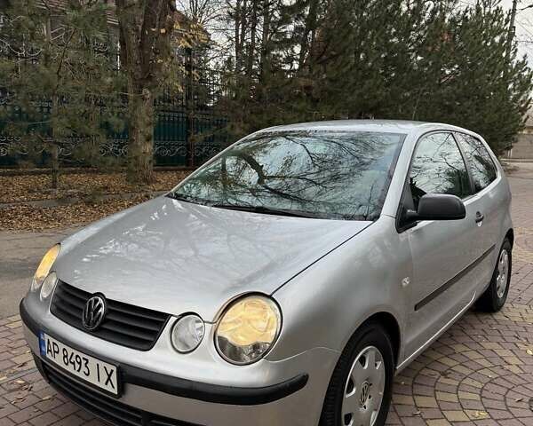 Серый Фольксваген Поло, объемом двигателя 1.2 л и пробегом 220 тыс. км за 2999 $, фото 1 на Automoto.ua