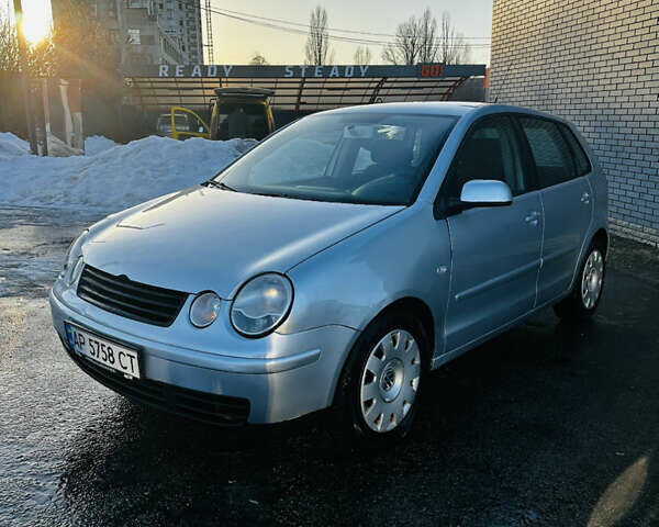 Серый Фольксваген Поло, объемом двигателя 1.4 л и пробегом 297 тыс. км за 3700 $, фото 1 на Automoto.ua