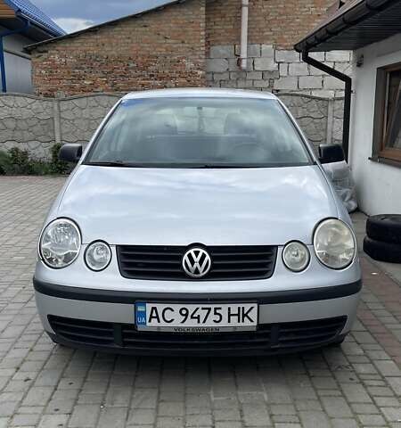 Серый Фольксваген Поло, объемом двигателя 1.39 л и пробегом 331 тыс. км за 3800 $, фото 1 на Automoto.ua