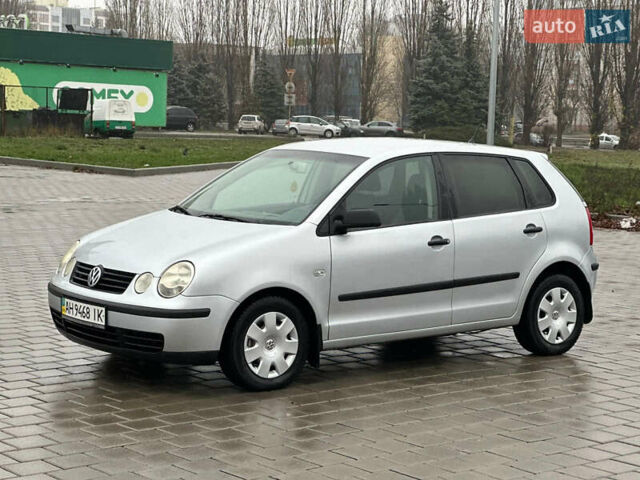 Серый Фольксваген Поло, объемом двигателя 1.2 л и пробегом 250 тыс. км за 3700 $, фото 1 на Automoto.ua