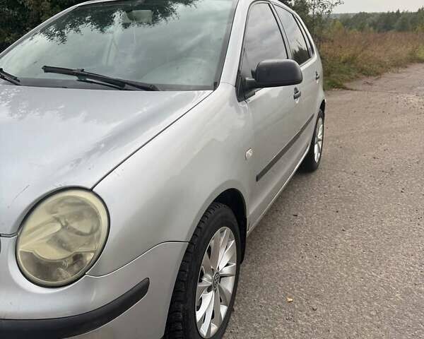 Серый Фольксваген Поло, объемом двигателя 1.4 л и пробегом 250 тыс. км за 4500 $, фото 1 на Automoto.ua