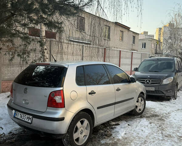 Серый Фольксваген Поло, объемом двигателя 1.39 л и пробегом 200 тыс. км за 3850 $, фото 1 на Automoto.ua