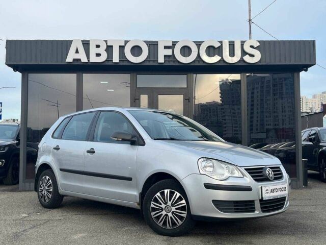 Серый Фольксваген Поло, объемом двигателя 1.4 л и пробегом 150 тыс. км за 4990 $, фото 1 на Automoto.ua