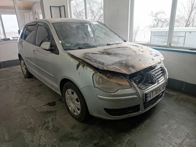 Серый Фольксваген Поло, объемом двигателя 1.2 л и пробегом 250 тыс. км за 1000 $, фото 1 на Automoto.ua