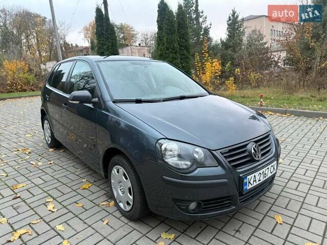 Серый Фольксваген Поло, объемом двигателя 1.4 л и пробегом 208 тыс. км за 4600 $, фото 1 на Automoto.ua