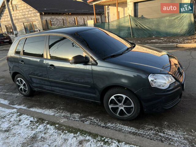 Сірий Фольксваген Поло, об'ємом двигуна 1.4 л та пробігом 296 тис. км за 5000 $, фото 1 на Automoto.ua