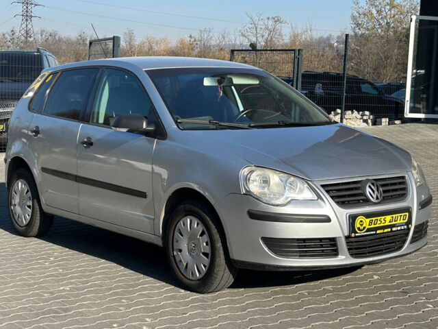 Серый Фольксваген Поло, объемом двигателя 1.4 л и пробегом 199 тыс. км за 5600 $, фото 1 на Automoto.ua