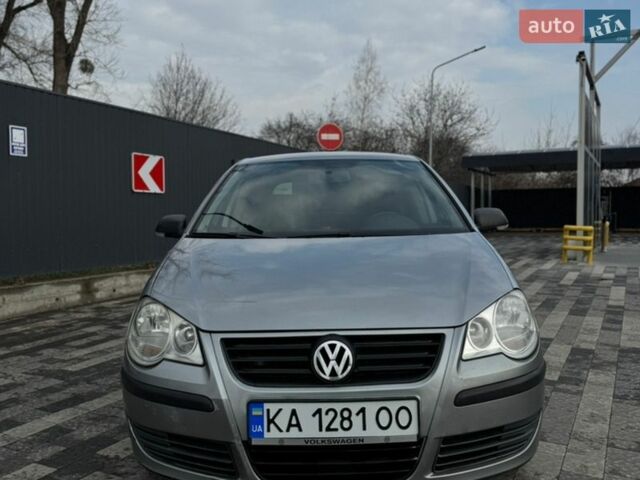 Серый Фольксваген Поло, объемом двигателя 1.4 л и пробегом 150 тыс. км за 4800 $, фото 1 на Automoto.ua