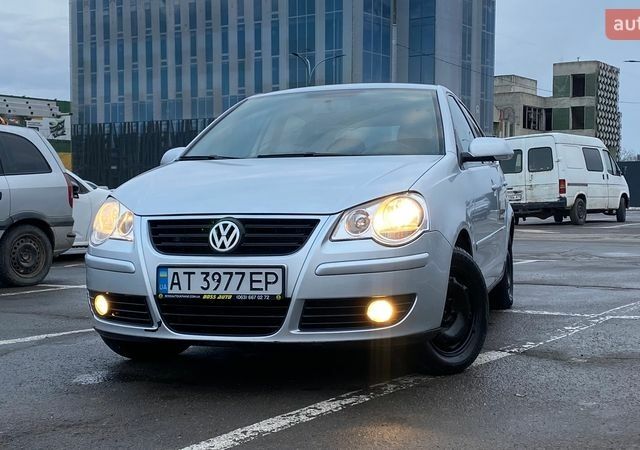 Серый Фольксваген Поло, объемом двигателя 1.2 л и пробегом 145 тыс. км за 4300 $, фото 1 на Automoto.ua