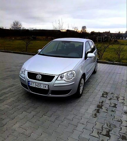 Серый Фольксваген Поло, объемом двигателя 1.4 л и пробегом 196 тыс. км за 4500 $, фото 1 на Automoto.ua