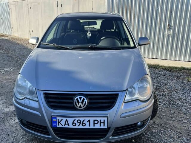 Серый Фольксваген Поло, объемом двигателя 1.4 л и пробегом 157 тыс. км за 4700 $, фото 1 на Automoto.ua