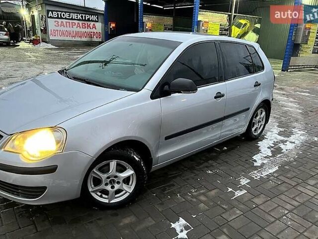 Серый Фольксваген Поло, объемом двигателя 1.4 л и пробегом 170 тыс. км за 4200 $, фото 1 на Automoto.ua