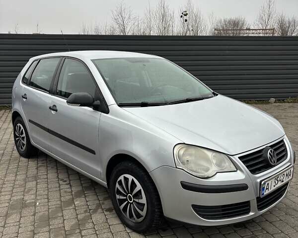 Серый Фольксваген Поло, объемом двигателя 1.39 л и пробегом 212 тыс. км за 5400 $, фото 1 на Automoto.ua