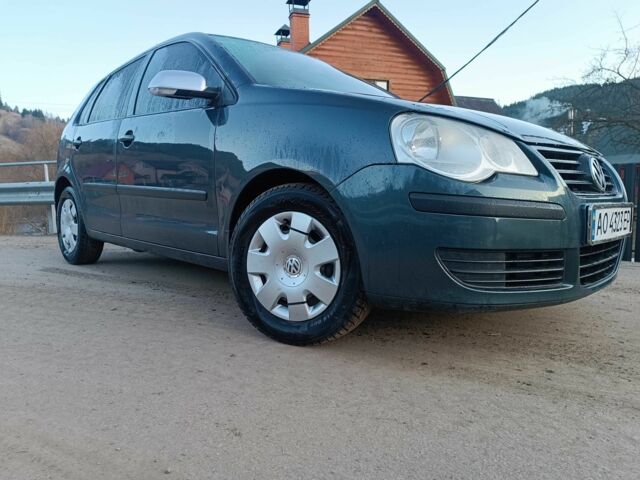 Серый Фольксваген Поло, объемом двигателя 1.2 л и пробегом 190 тыс. км за 5000 $, фото 1 на Automoto.ua