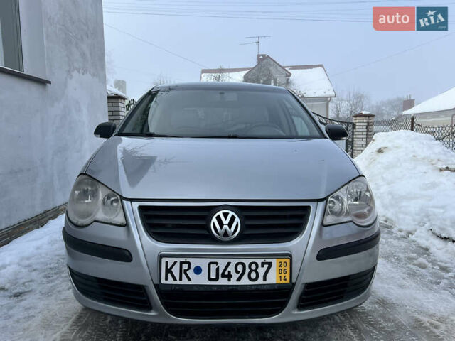 Серый Фольксваген Поло, объемом двигателя 1.4 л и пробегом 263 тыс. км за 4150 $, фото 1 на Automoto.ua