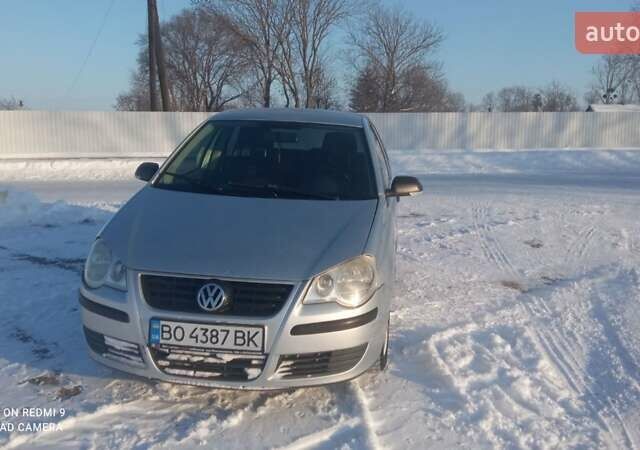 Серый Фольксваген Поло, объемом двигателя 1.39 л и пробегом 250 тыс. км за 3000 $, фото 1 на Automoto.ua