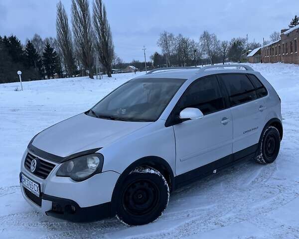 Серый Фольксваген Поло, объемом двигателя 1.4 л и пробегом 389 тыс. км за 4199 $, фото 1 на Automoto.ua