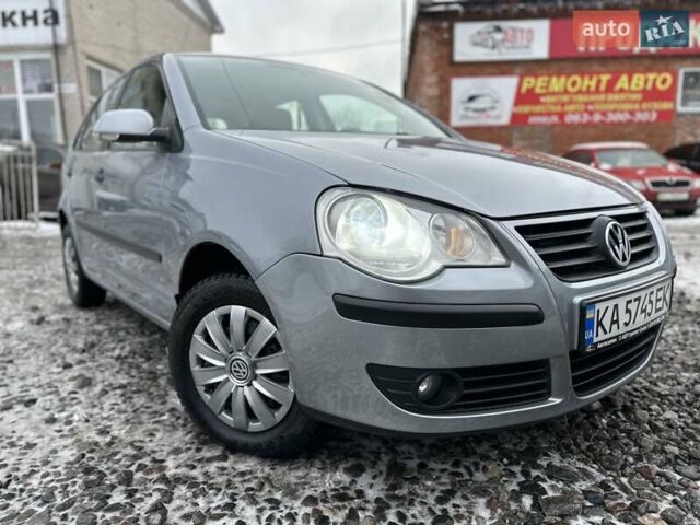 Серый Фольксваген Поло, объемом двигателя 1.4 л и пробегом 278 тыс. км за 5500 $, фото 1 на Automoto.ua