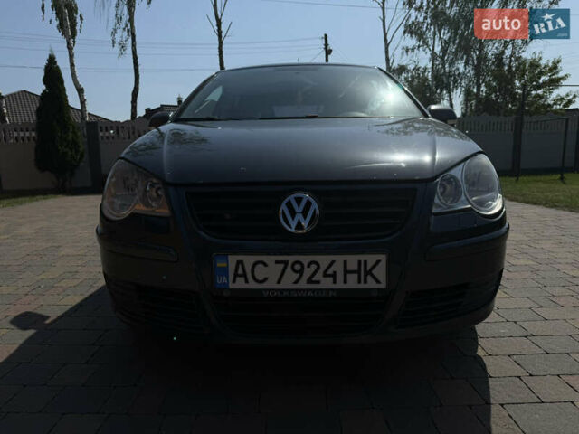Серый Фольксваген Поло, объемом двигателя 1.4 л и пробегом 310 тыс. км за 4800 $, фото 1 на Automoto.ua
