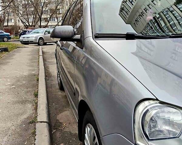 Серый Фольксваген Поло, объемом двигателя 1.4 л и пробегом 300 тыс. км за 4900 $, фото 1 на Automoto.ua