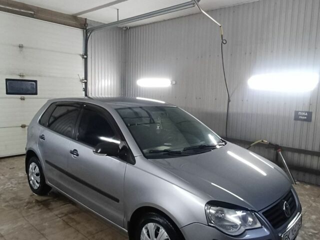 Серый Фольксваген Поло, объемом двигателя 1.4 л и пробегом 220 тыс. км за 3899 $, фото 1 на Automoto.ua