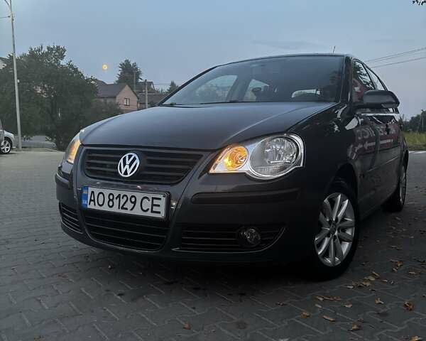 Сірий Фольксваген Поло, об'ємом двигуна 1.6 л та пробігом 220 тис. км за 4500 $, фото 1 на Automoto.ua