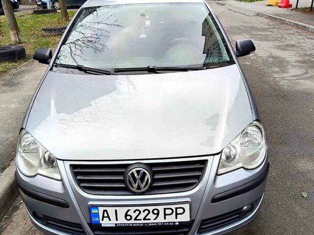 Сірий Фольксваген Поло, об'ємом двигуна 1.4 л та пробігом 300 тис. км за 4900 $, фото 1 на Automoto.ua