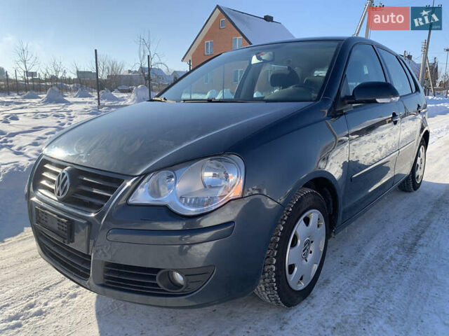 Сірий Фольксваген Поло, об'ємом двигуна 1.4 л та пробігом 269 тис. км за 4750 $, фото 1 на Automoto.ua