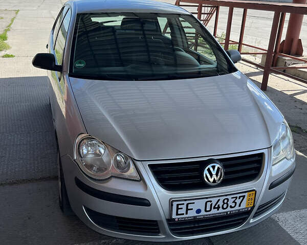 Сірий Фольксваген Поло, об'ємом двигуна 1.42 л та пробігом 179 тис. км за 5850 $, фото 1 на Automoto.ua