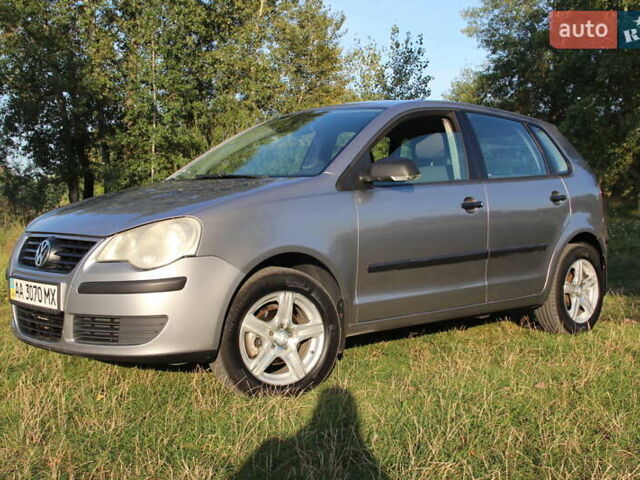 Сірий Фольксваген Поло, об'ємом двигуна 1.4 л та пробігом 237 тис. км за 5700 $, фото 1 на Automoto.ua