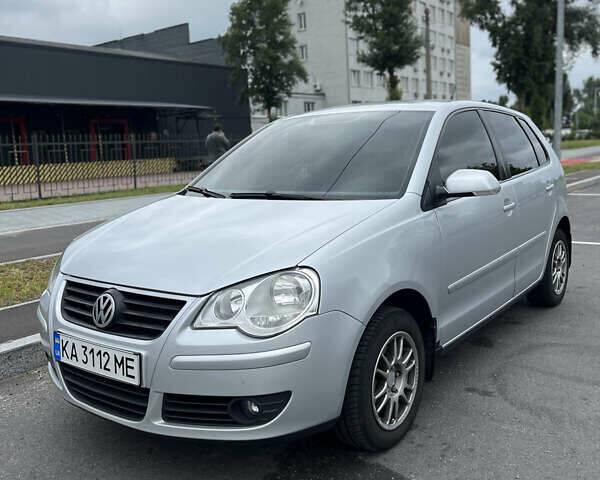 Сірий Фольксваген Поло, об'ємом двигуна 1.4 л та пробігом 193 тис. км за 5500 $, фото 1 на Automoto.ua