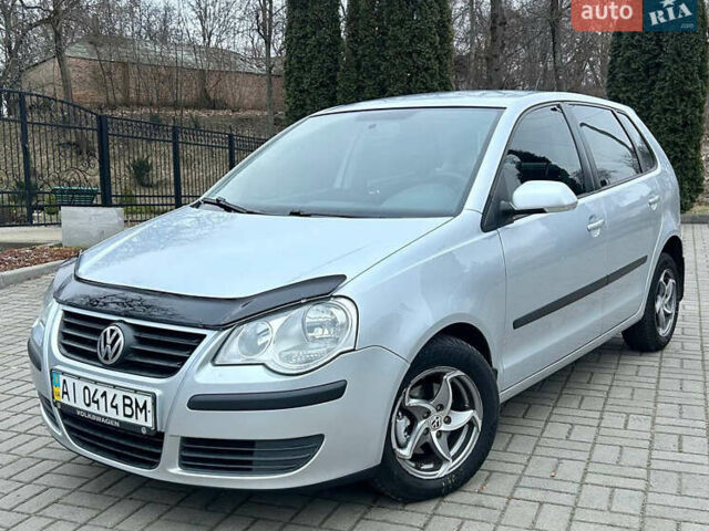 Серый Фольксваген Поло, объемом двигателя 1.4 л и пробегом 169 тыс. км за 5900 $, фото 1 на Automoto.ua