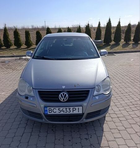 Серый Фольксваген Поло, объемом двигателя 1.39 л и пробегом 247 тыс. км за 4200 $, фото 1 на Automoto.ua