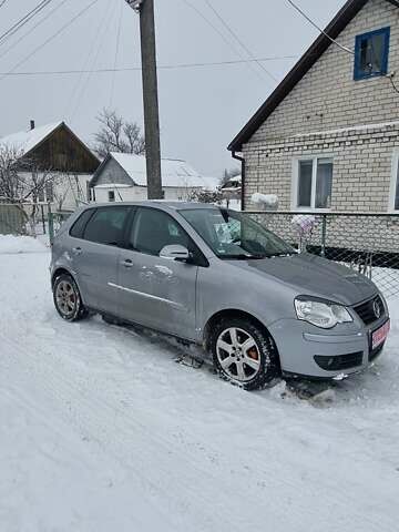Серый Фольксваген Поло, объемом двигателя 1.2 л и пробегом 175 тыс. км за 5831 $, фото 1 на Automoto.ua