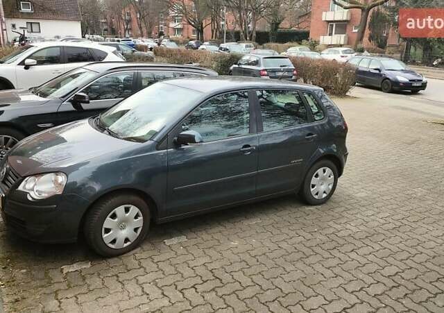 Серый Фольксваген Поло, объемом двигателя 1.2 л и пробегом 246 тыс. км за 4590 $, фото 1 на Automoto.ua