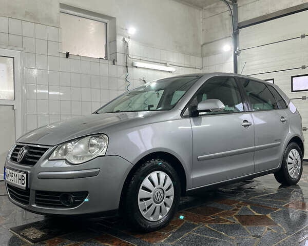 Серый Фольксваген Поло, объемом двигателя 1.2 л и пробегом 180 тыс. км за 4450 $, фото 1 на Automoto.ua
