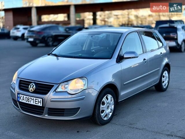 Серый Фольксваген Поло, объемом двигателя 1.4 л и пробегом 130 тыс. км за 5350 $, фото 1 на Automoto.ua