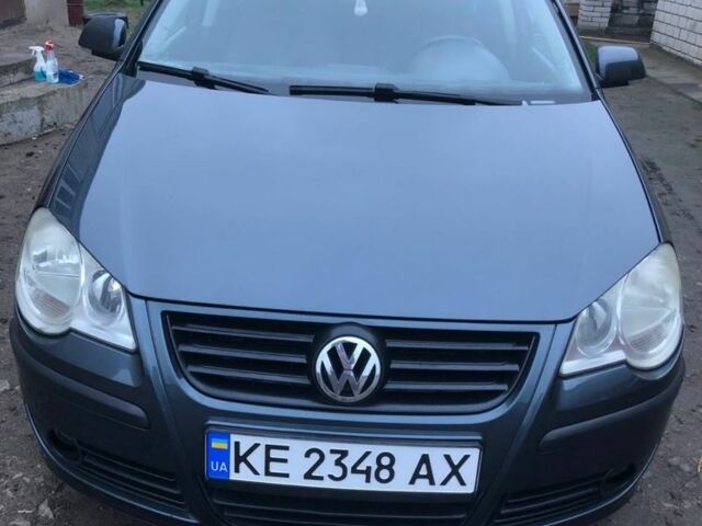 Серый Фольксваген Поло, объемом двигателя 1.4 л и пробегом 256 тыс. км за 5500 $, фото 1 на Automoto.ua