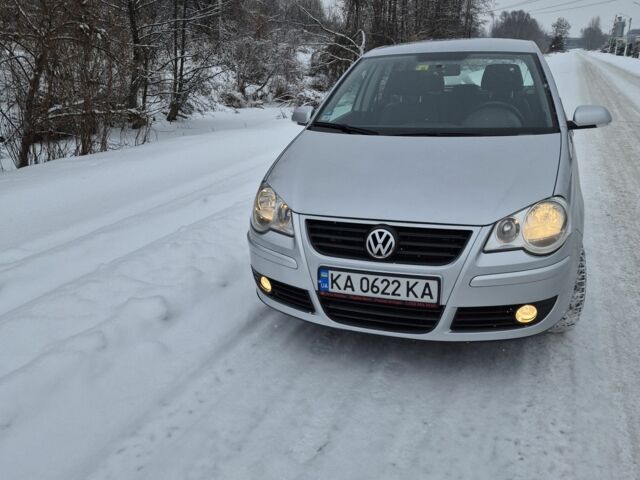 Серый Фольксваген Поло, объемом двигателя 1.4 л и пробегом 206 тыс. км за 4400 $, фото 1 на Automoto.ua