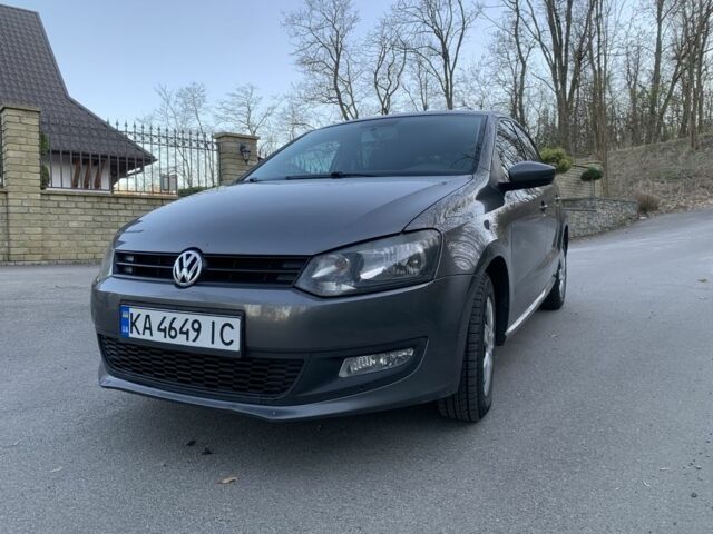 Серый Фольксваген Поло, объемом двигателя 1.4 л и пробегом 270 тыс. км за 6500 $, фото 1 на Automoto.ua