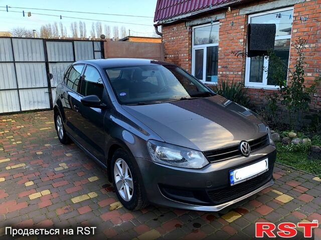 Серый Фольксваген Поло, объемом двигателя 1.6 л и пробегом 165 тыс. км за 7000 $, фото 1 на Automoto.ua