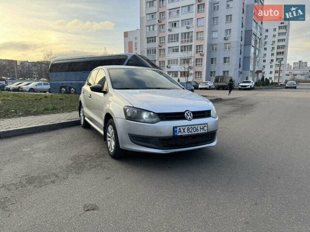 Серый Фольксваген Поло, объемом двигателя 1.39 л и пробегом 243 тыс. км за 6500 $, фото 1 на Automoto.ua
