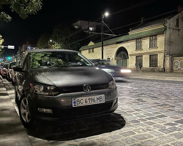 Сірий Фольксваген Поло, об'ємом двигуна 1.4 л та пробігом 130 тис. км за 8300 $, фото 1 на Automoto.ua