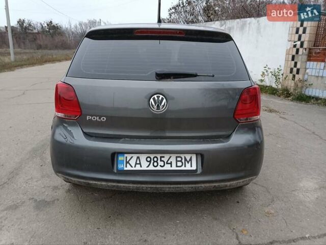 Серый Фольксваген Поло, объемом двигателя 1.2 л и пробегом 192 тыс. км за 3800 $, фото 1 на Automoto.ua