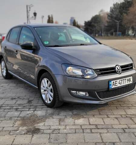 Серый Фольксваген Поло, объемом двигателя 1.39 л и пробегом 208 тыс. км за 8100 $, фото 1 на Automoto.ua