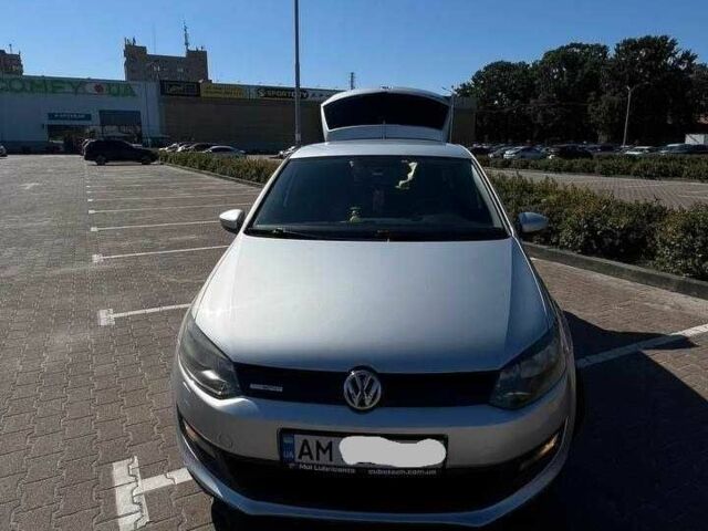 Серый Фольксваген Поло, объемом двигателя 1.2 л и пробегом 202 тыс. км за 5700 $, фото 1 на Automoto.ua