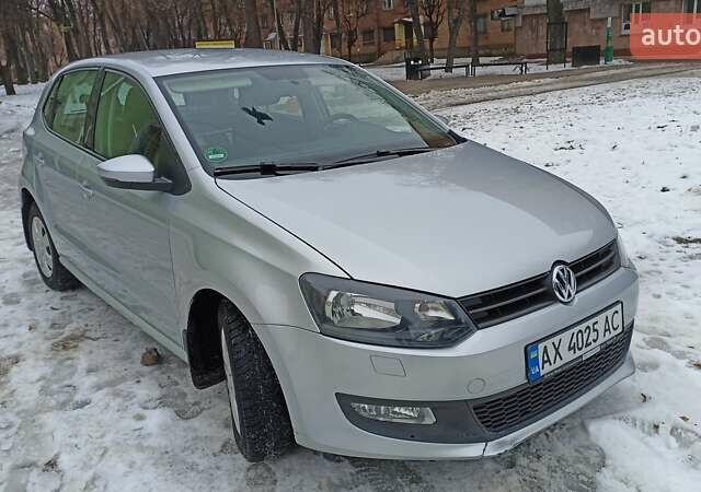 Серый Фольксваген Поло, объемом двигателя 1.39 л и пробегом 213 тыс. км за 7500 $, фото 1 на Automoto.ua