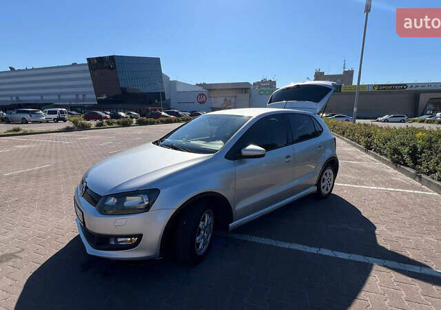 Серый Фольксваген Поло, объемом двигателя 1.2 л и пробегом 205 тыс. км за 5600 $, фото 1 на Automoto.ua