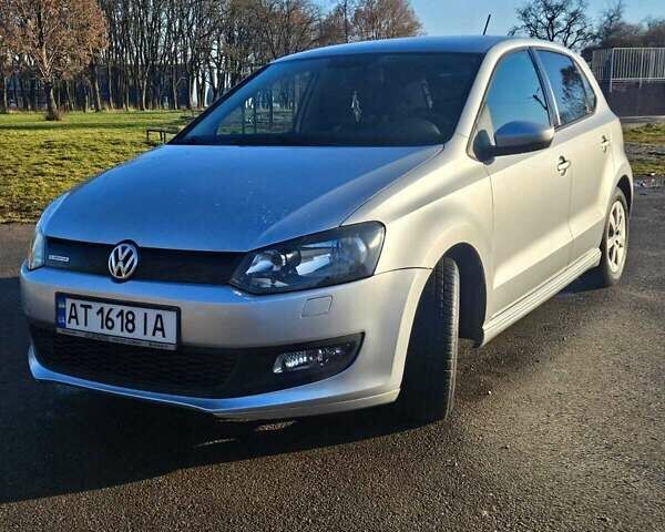 Серый Фольксваген Поло, объемом двигателя 1.2 л и пробегом 207 тыс. км за 6250 $, фото 1 на Automoto.ua